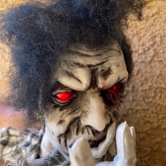 Halloween Hunter 66” animated and light up new!! - Picture 4 of 5